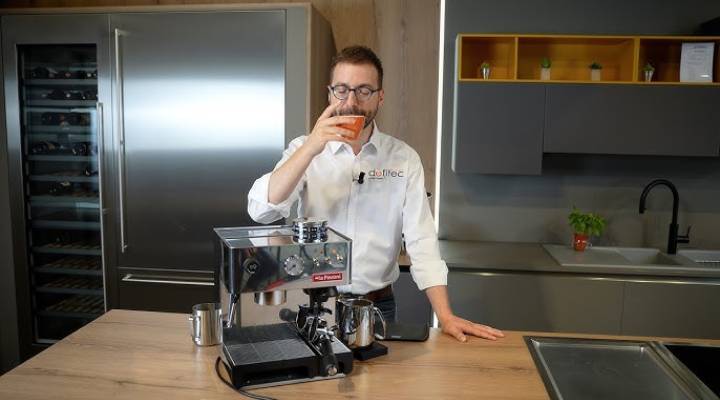 Machine à café semi-professionnelle