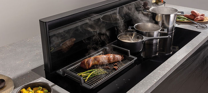 Hotte sur plaque de cuisson encastrable dans le plan de travail