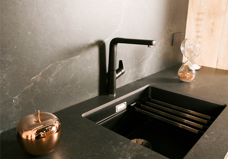 Cuisine moderne à l'italienne à la pointe du design