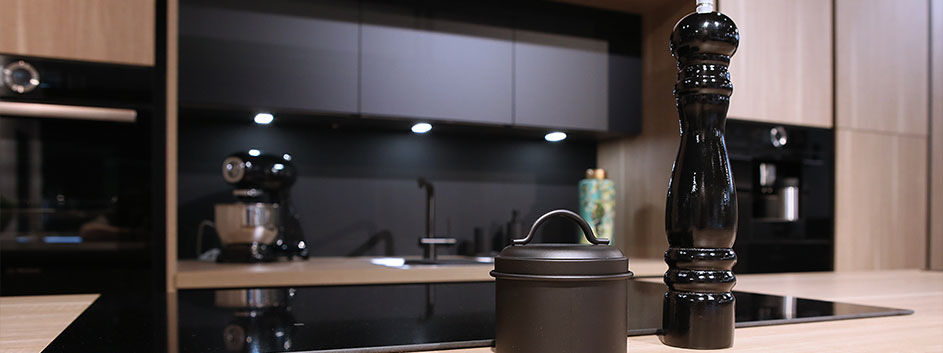 Cuisine ouverte en bois full &eacute;quip&eacute;e