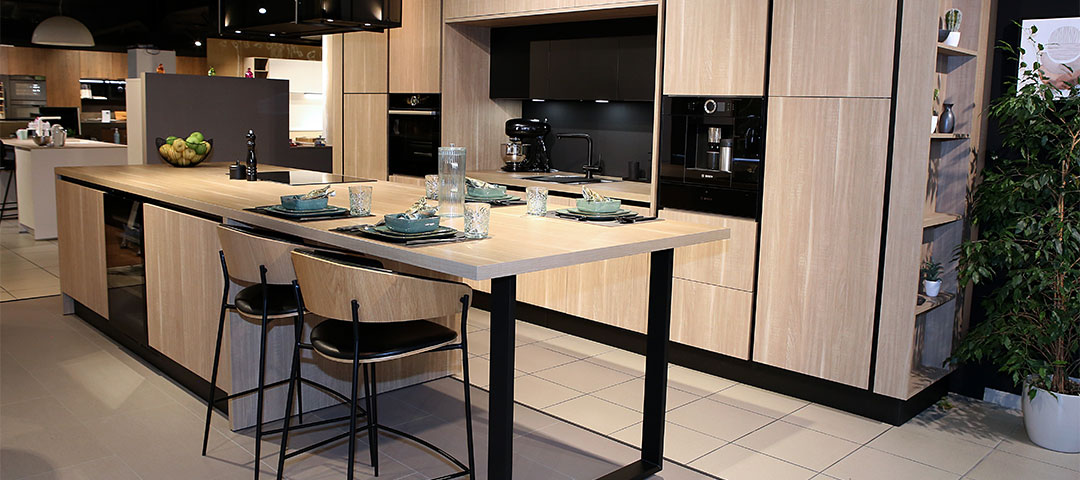 Cuisine ouverte en bois full &eacute;quip&eacute;e