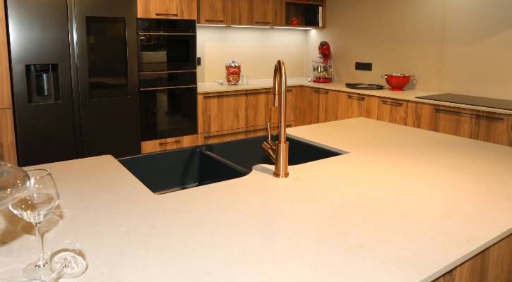 Grand plan de travail en quartz blanc
