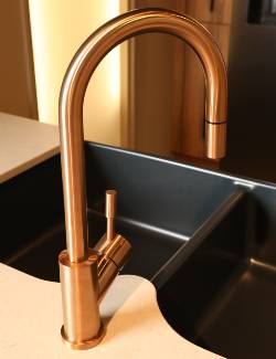 Robinet mitigeur pour cuisine &eacute;quip&eacute;e