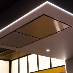Hotte plafonnier avec finition inox Novy