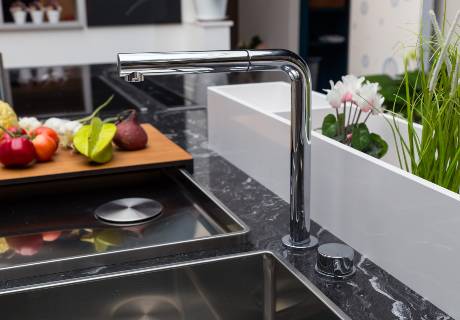 Mitigeur t&eacute;lescopique pour cuisine &eacute;quip&eacute;e