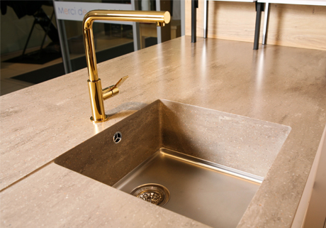Cuisine avec plan de travail en Corian