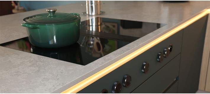 Pour les tables de cuisson avec hotte intégrée, faut-il choisir Bora ou Novy ?