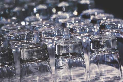 Des traces sur vos verres en sortant du lave-vaisselle ?