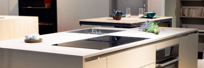 Taque de cuisson avec hotte intégrée : Comment se décider ?